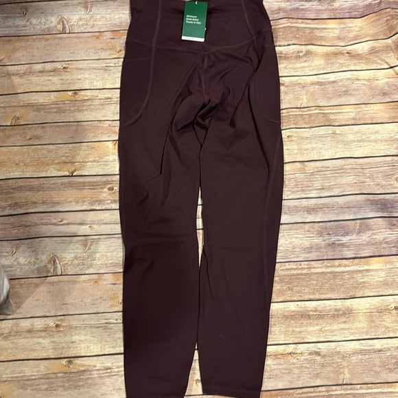 Halara size small high waisted side pocket 6/8 leggings beautiful plum color NWT - Picture 4 of 5